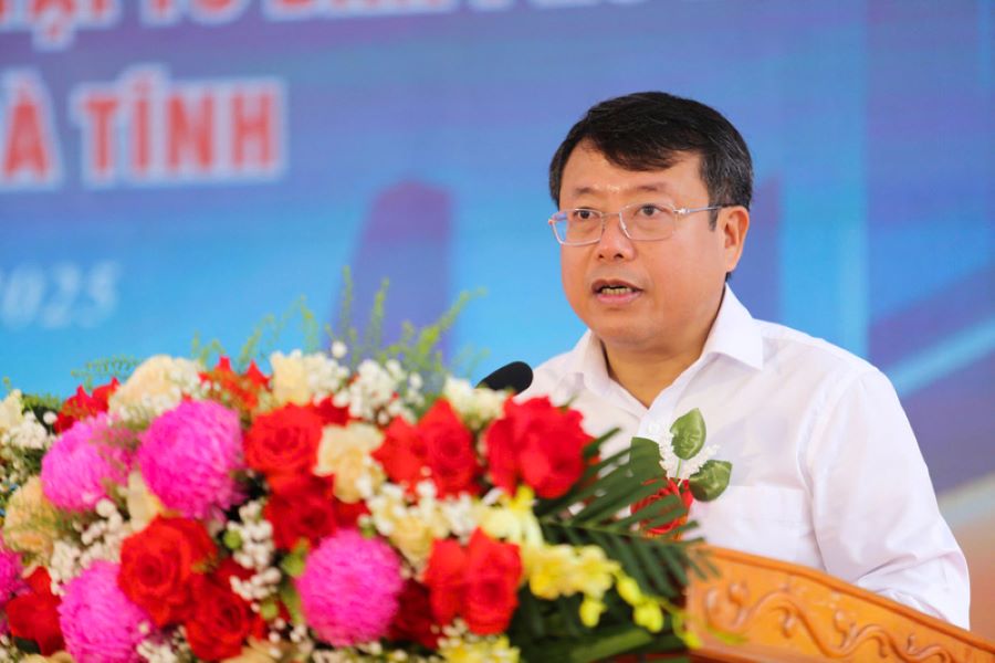 Phó Chủ tịch UBND tỉnh Hà Tĩnh Dương Tất Thắng phát biểu tại buổi lễ. Phó Chủ tịch UBND tỉnh Hà Tĩnh Dương Tất Thắng phát biểu tại buổi lễ.