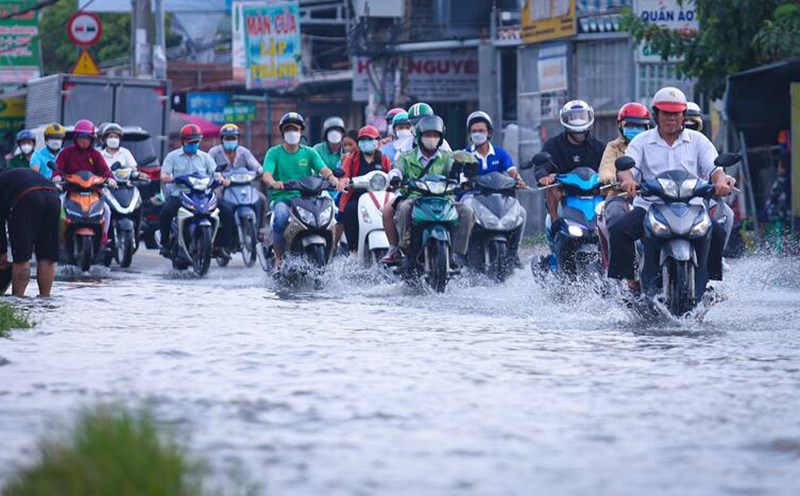 Do ảnh hưởng áp thấp nhiệt đới nên thời tiết các tỉnh Bắc Bộ có mưa to đến rất to - Ảnh: T.L