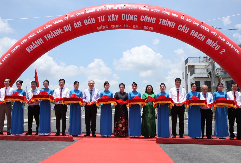 Phó Thủ tướng Thường trực Chính phủ Nguyễn Hòa Bình dự lễ khánh thành dự án cầu Rạch Miễu 2