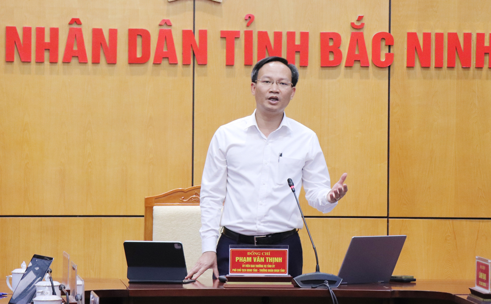 Đồng chí Phạm Văn Thịnh, Ủy viên Ban Thường vụ Tỉnh ủy, Phó Chủ tịch UBND tỉnh phát biểu tại hội nghị. Đồng chí Phạm Văn Thịnh, Ủy viên Ban Thường vụ Tỉnh ủy, Phó Chủ tịch UBND tỉnh phát biểu tại hội nghị.