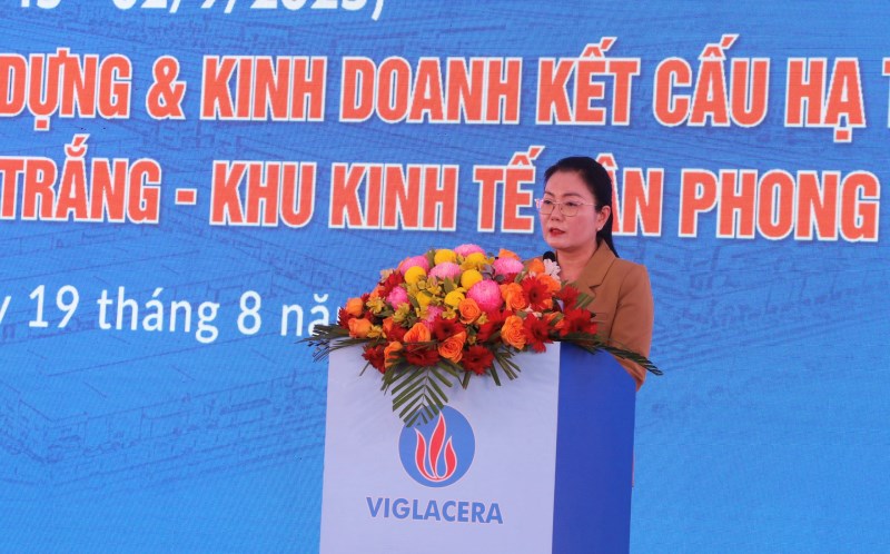 Bà Phạm Thị Xuân Trang - Phó Chủ tịch HĐND tỉnh Khánh Hòa khẳng định: “Khánh Hòa sẽ tiếp tục đồng hành, tạo mọi điều kiện thuận lợi nhất cho Viglacera Yên Mỹ và các nhà đầu tư thứ cấp trong suốt quá trình triển khai và vận hành dự án”.