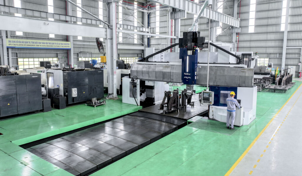 Máy phay giường CNC 2 trụ 5 mặt tại Nhà máy Cơ khí chính xác và khuôn mẫu