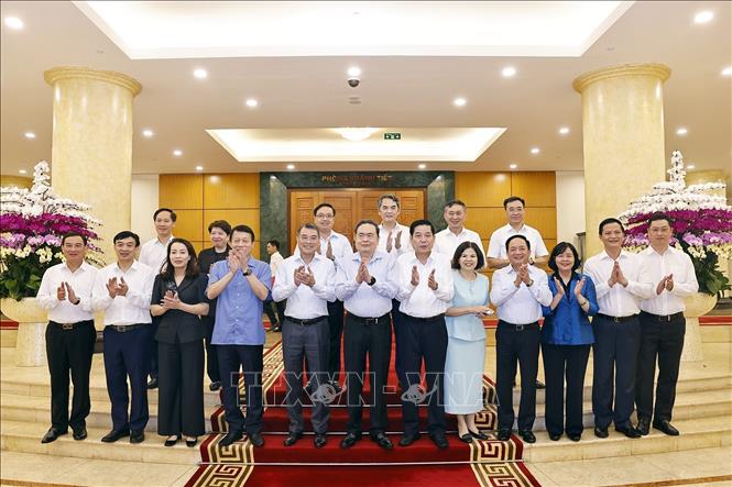 Chủ tịch Quốc hội Trần Thanh Mẫn với Ban Thường vụ Tỉnh ủy Bắc Ninh. Ảnh: Doãn Tấn/TTXVN