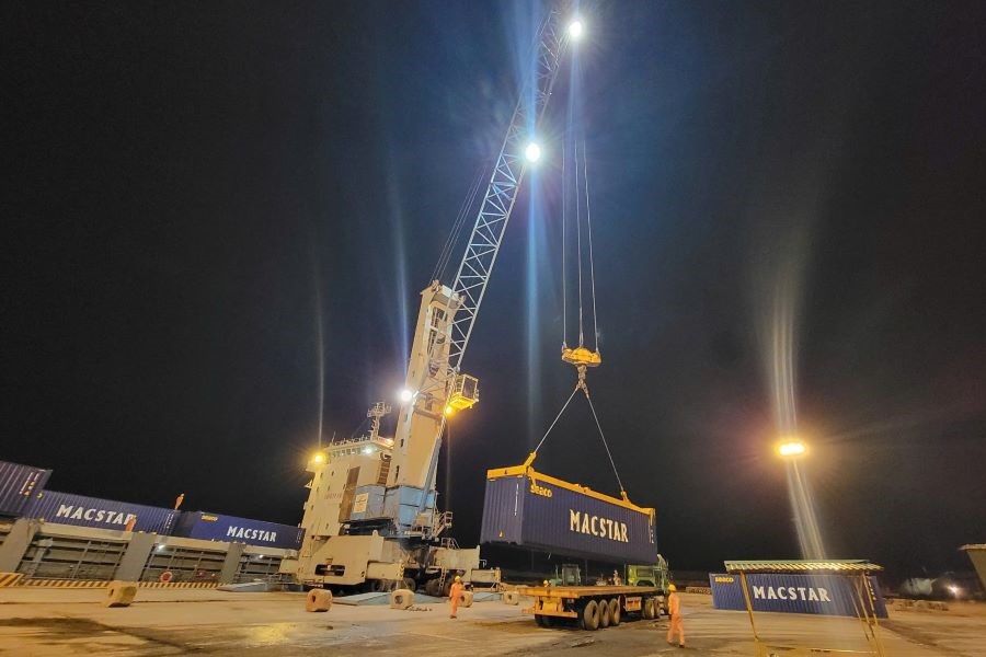 Tuyến vận tải container Hải Phòng - Vũng Áng góp phần thúc đẩy phát triển ngành dịch vụ cảng biển - logistics của Hà Tĩnh. Tuyến vận tải container Hải Phòng - Vũng Áng góp phần thúc đẩy phát triển ngành dịch vụ cảng biển - logistics của Hà Tĩnh.