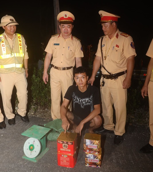 Công an Hưng Yên bắt giữ đối tượng tàng trữ pháo nổ