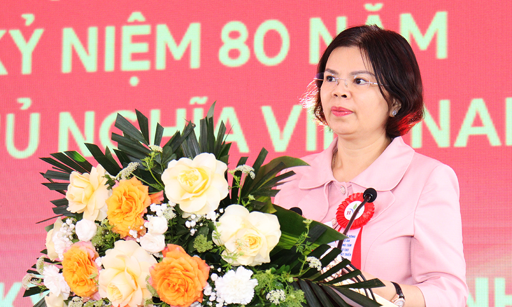 Đồng chí Nguyễn Hương Giang, Phó Bí thư Tỉnh ủy Bắc Ninh phát biểu tại buổi lễ.