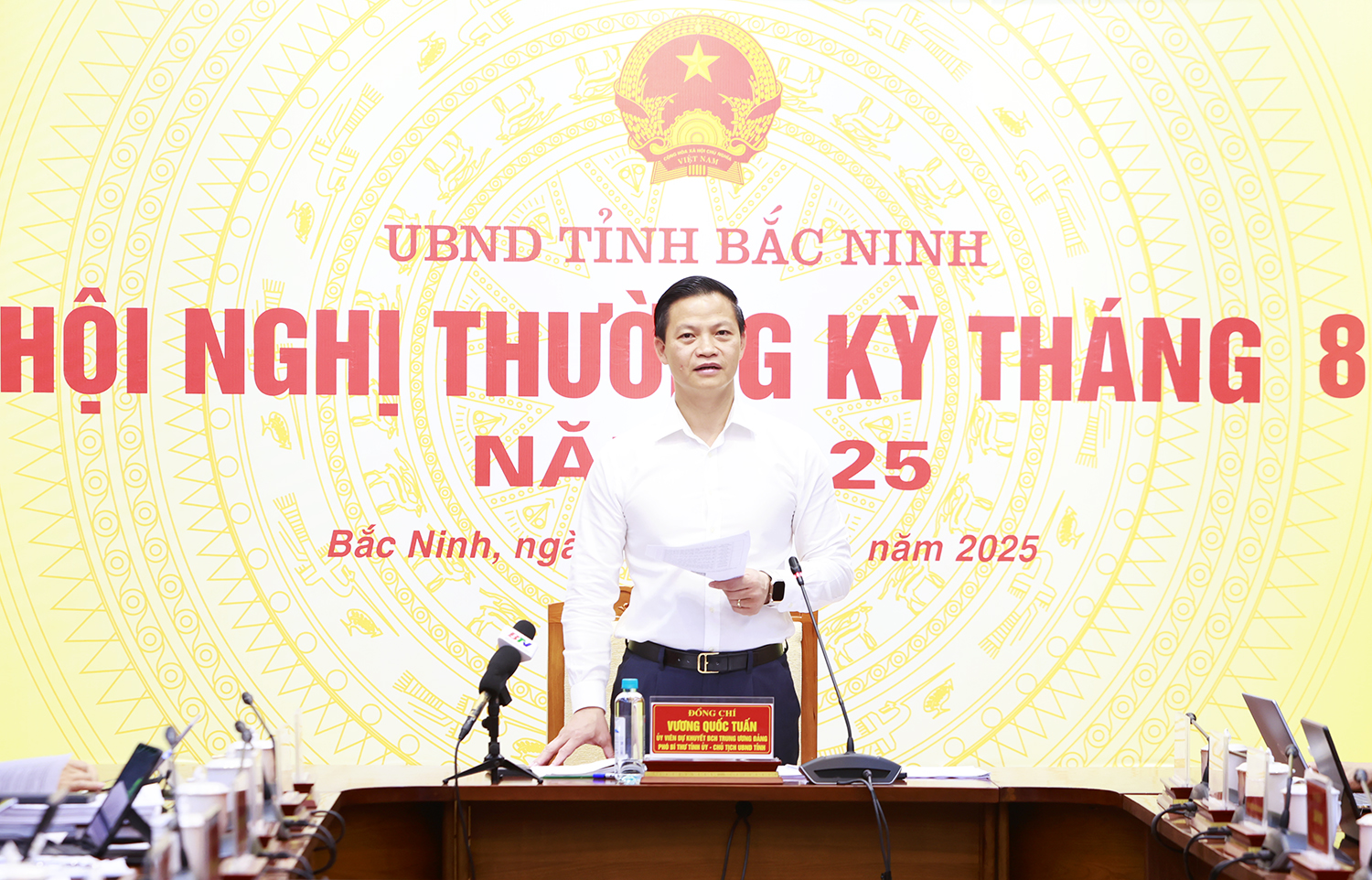 Chủ tịch UBND tỉnh Vương Quốc Tuấn phát biểu kết luận hội nghị