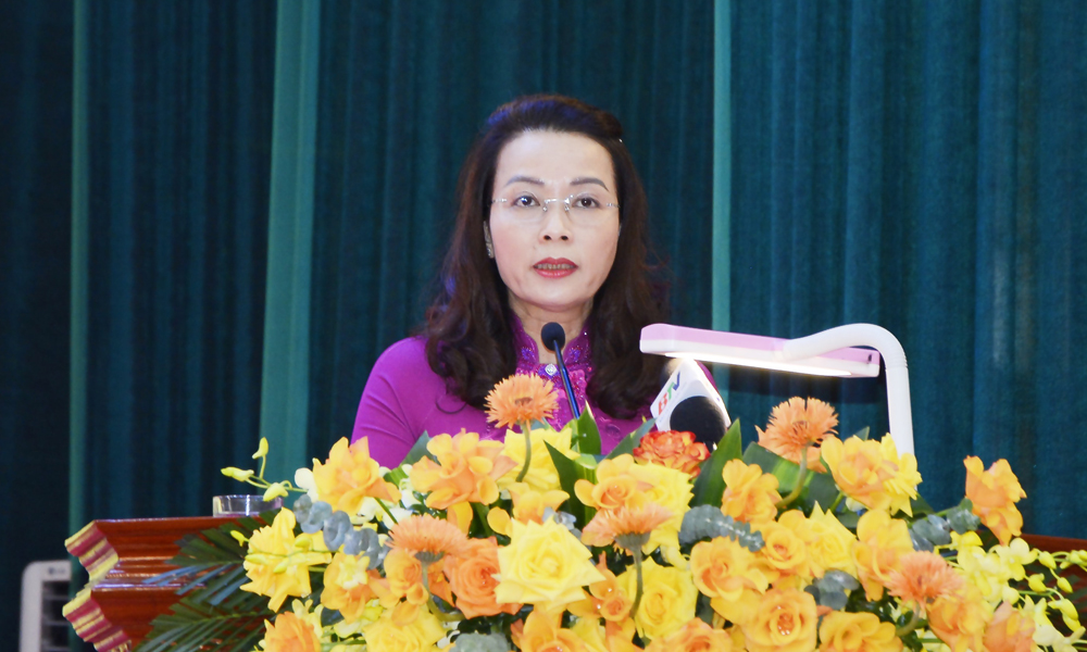 Đồng chí Nguyễn Thị Hương, Phó Bí thư Thường trực Tỉnh ủy dự phát biểu chỉ đạo Đại hội.