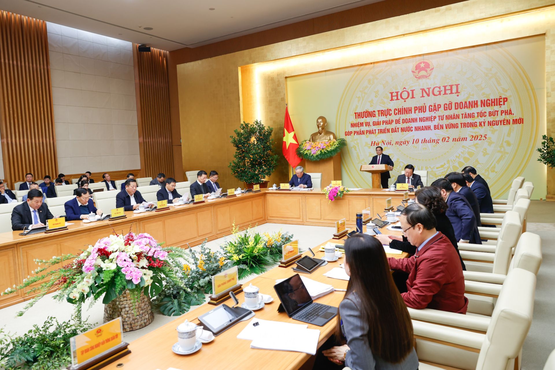 Thủ tướng đề nghị trong các việc lớn của đất nước, các doanh nghiệp xem có thể làm được gì thì đăng ký làm và đề xuất cơ chế chính sách để làm - Ảnh VGP/Nhật Bắc Thủ tướng đề nghị trong các việc lớn của đất nước, các doanh nghiệp xem có thể làm được gì thì đăng ký làm và đề xuất cơ chế chính sách để làm - Ảnh VGP/Nhật Bắc