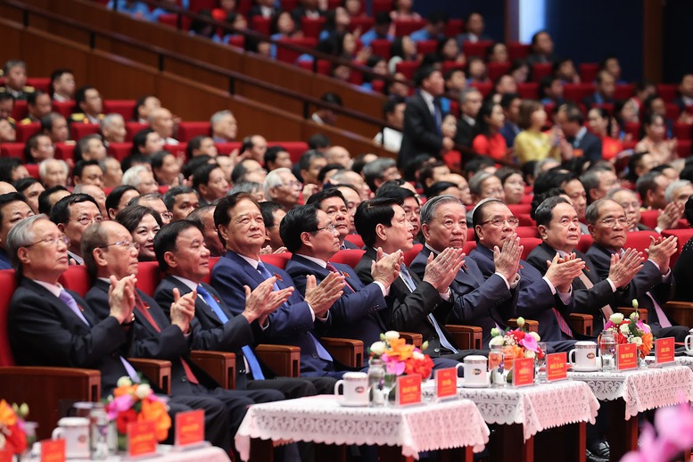 Các đồng chí lãnh đạo Đảng, Nhà nước dự Lễ kỷ niệm. Ảnh VGP/Nhật Bắc