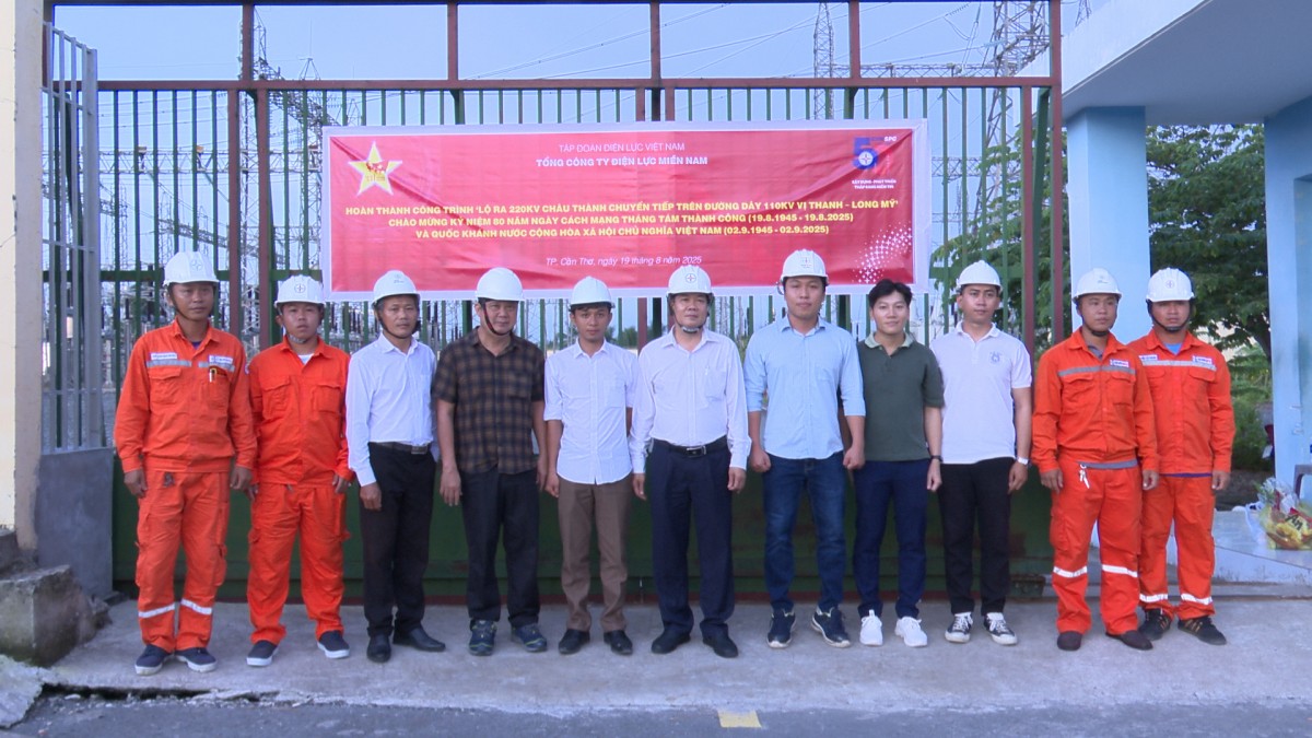 Hội đồng nghiệm thu kiểm tra các hạng mục trước khi đóng điện công trình “Lộ ra 220 kV Châu Thành chuyển tiếp trên đường dây 110 kV Vị Thanh - Long Mỹ, tại TBA 220 kV Châu Thành