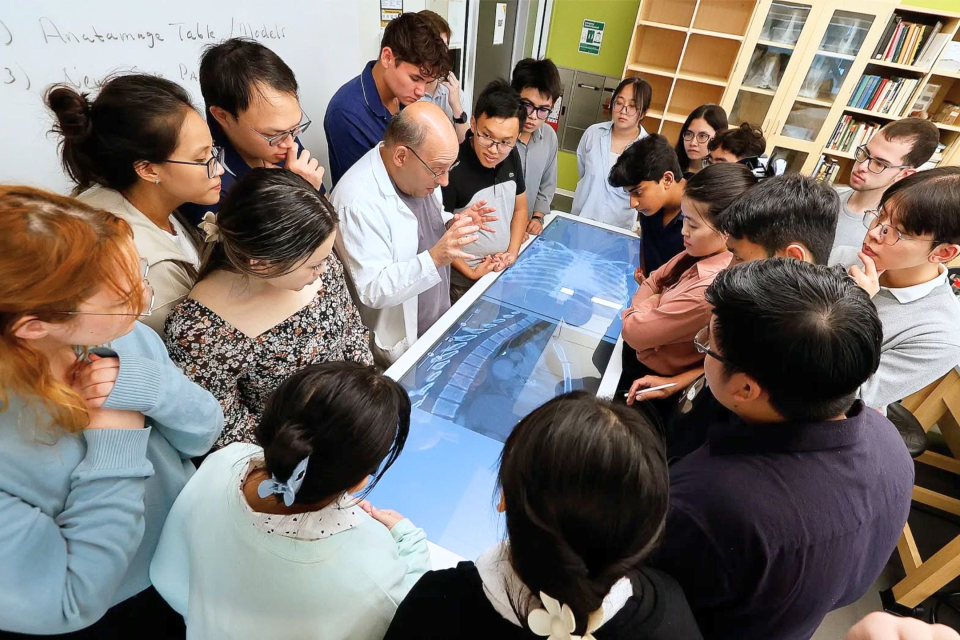 Sinh viên y khoa thực tập tại Bệnh viện Hoa Kỳ