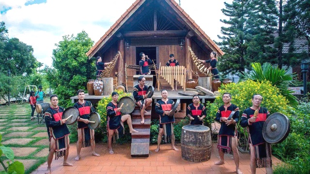 Trải nghiệm văn hóa Tây Nguyên tại buôn Akŏ Dhŏng