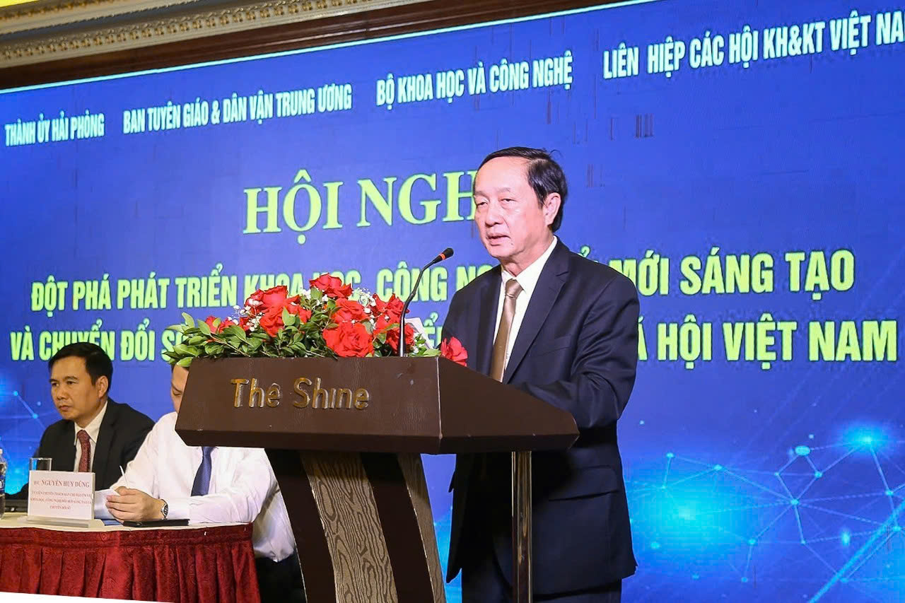 Đồng chí Huỳnh Thành Đạt, Phó Trưởng Ban Tuyên giáo và Dân vận Trung ương phát biểu khai mạc Hội nghị.