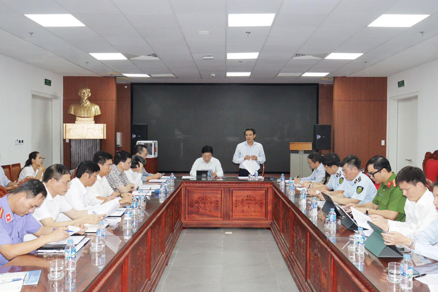 Đồng ch&iacute; Phạm Quốc Ka, Trưởng Ban Ph&aacute;p chế HĐND th&agrave;nh phố ph&aacute;t biểu kết luận cuộc l&agrave;m việc.