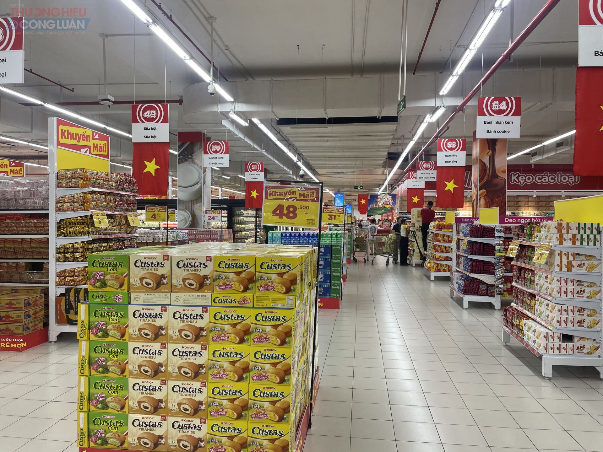 Bánh kẹo, đồ uống của các thương hiệu… cũng có giá khuyến mãi