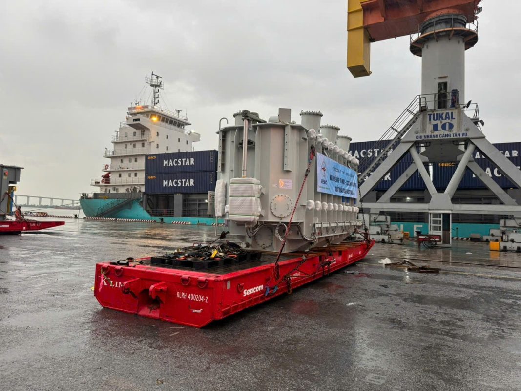 Máy biến áp 70 MVA - 132/33 kV tại cảng Hải Phòng trước khi lên tàu