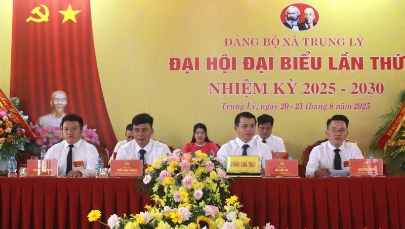 Đoàn Chủ tịch điều hành đại hội