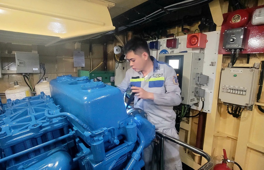 Kiểm tra, bảo dưỡng máy móc trang bị kỹ thuật Tàu CSB 3005