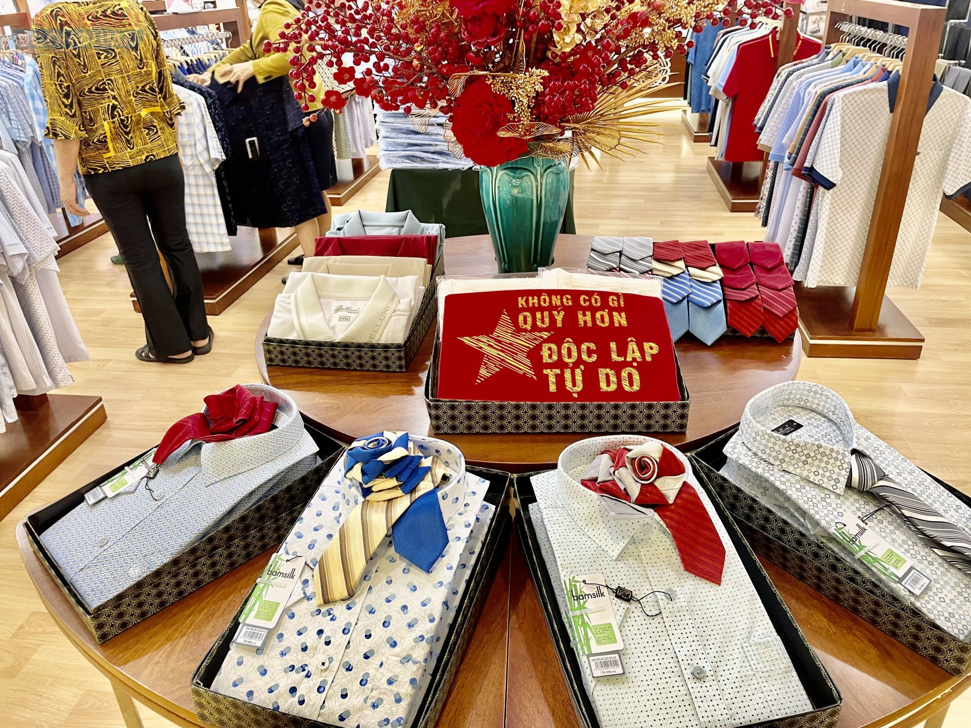 Chủ đề mua sắm dịp Lễ 2/9 - tự hào dân tộc