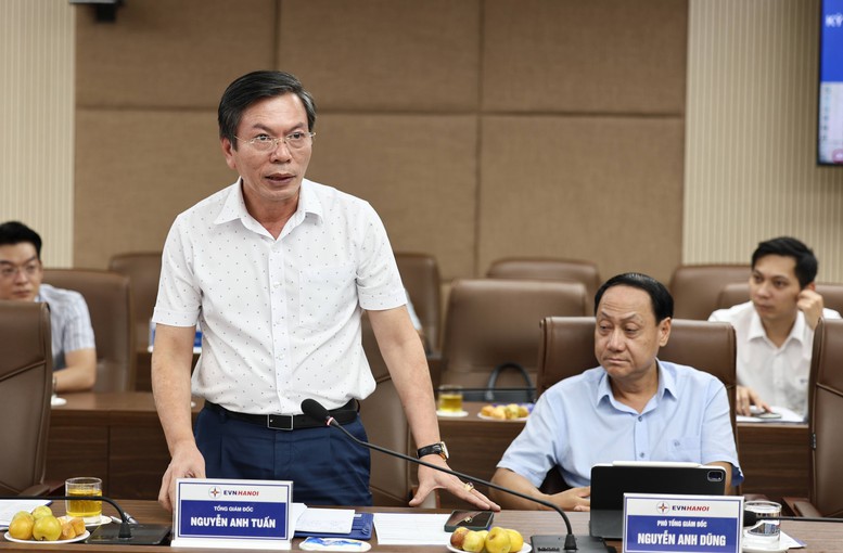 Tổng Giám đốc EVNHANOI Nguyễn Anh Tuấn: Tổng công ty đã ban hành phương án cung cấp điện, với mục tiêu đảm bảo an toàn tuyệt đối, liên tục, ổn định