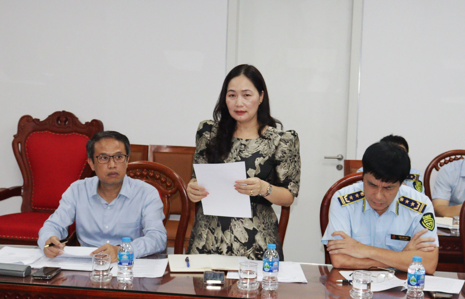 L&atilde;nh đạo Sở C&ocirc;ng Thương b&aacute;o c&aacute;o tại buổi l&agrave;m việc