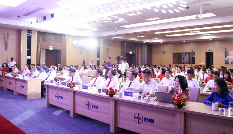 Các đại biểu tham dự chương trình Các đại biểu tham dự chương trình