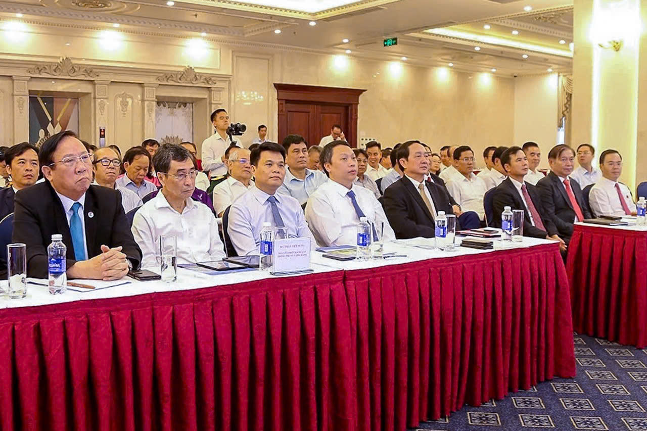 Đại biểu dự Hội nghị.