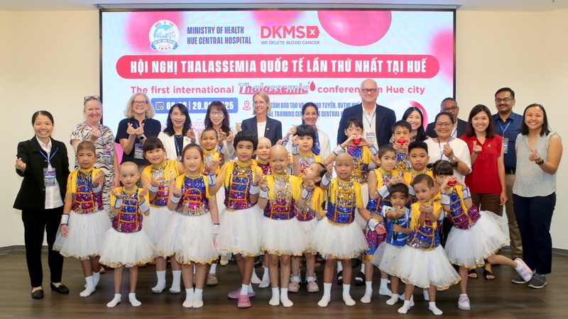 Các cháu đang chờ ghép tủy vẫn thơ ngây trên phòng bệnh