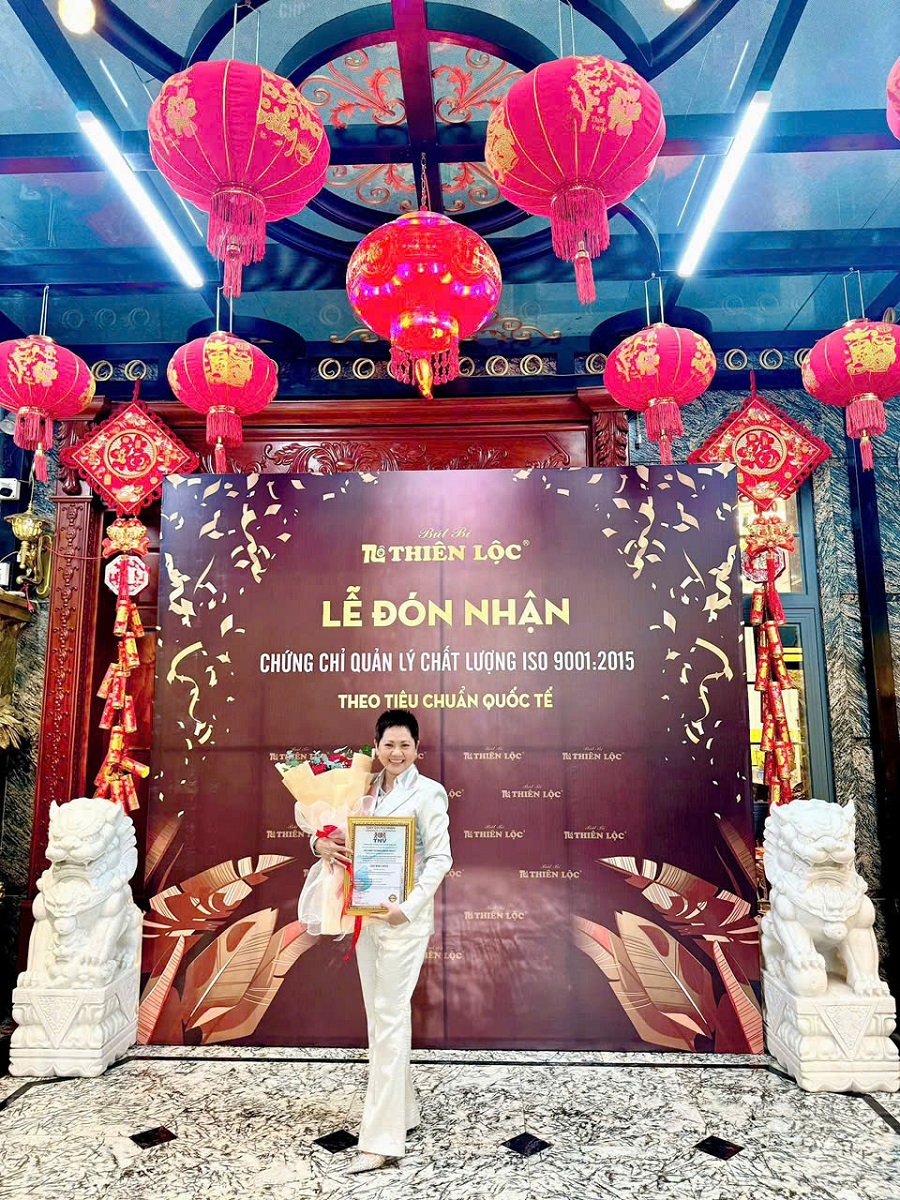 Doanh nhân Trần Huệ Ngọc nhận Chứng chỉ quản lý chất lượng ISO 9001:2015