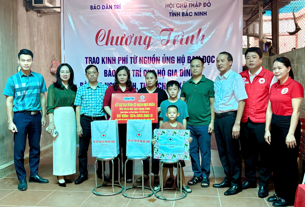 Hội Chữ thập đỏ tỉnh Bắc Ninh trao hỗ trợ cho các gia đình có hoàn cảnh khó khăn