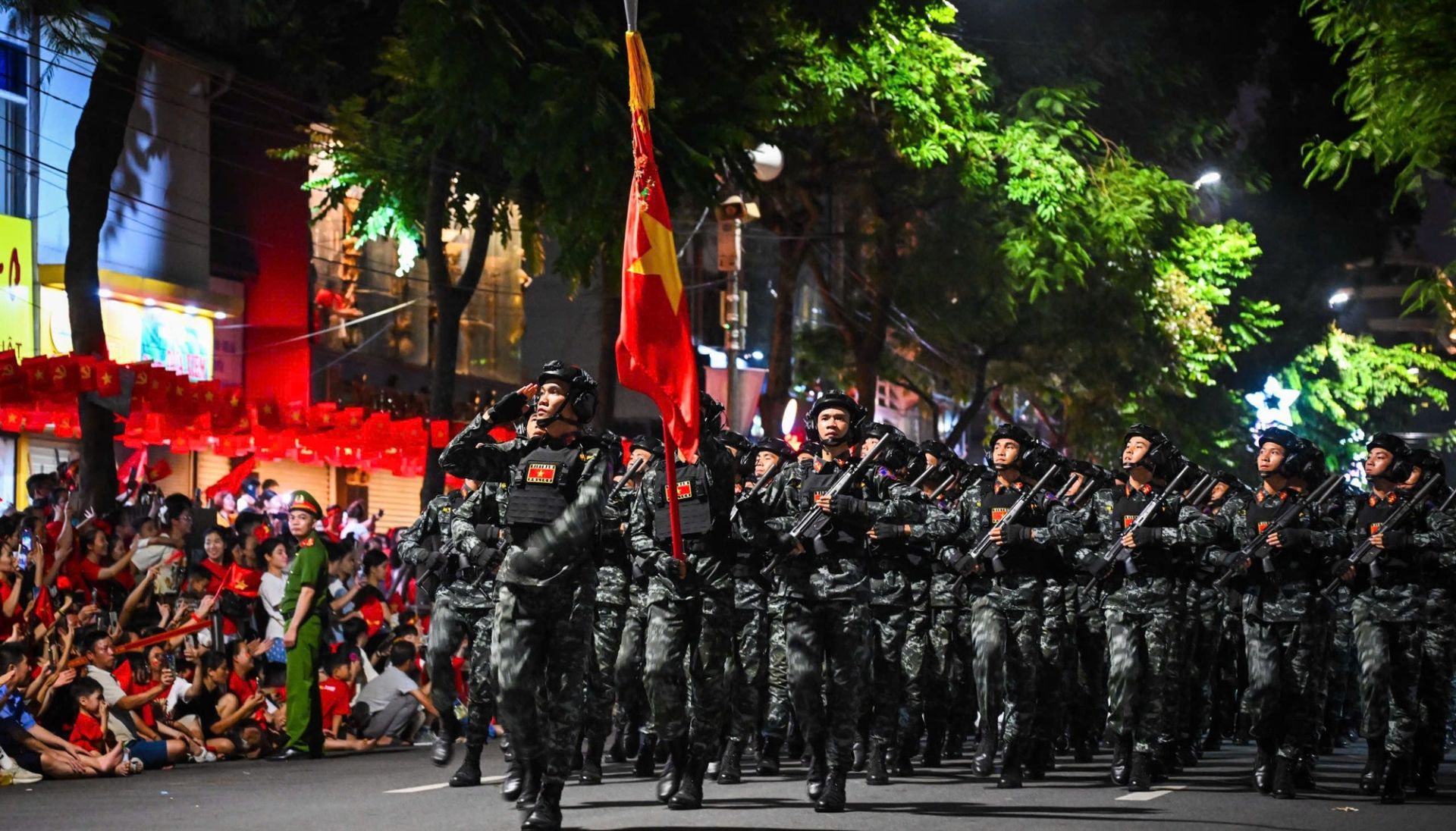 Khối nam chiến sĩ Cảnh sát đặc nhiệm.