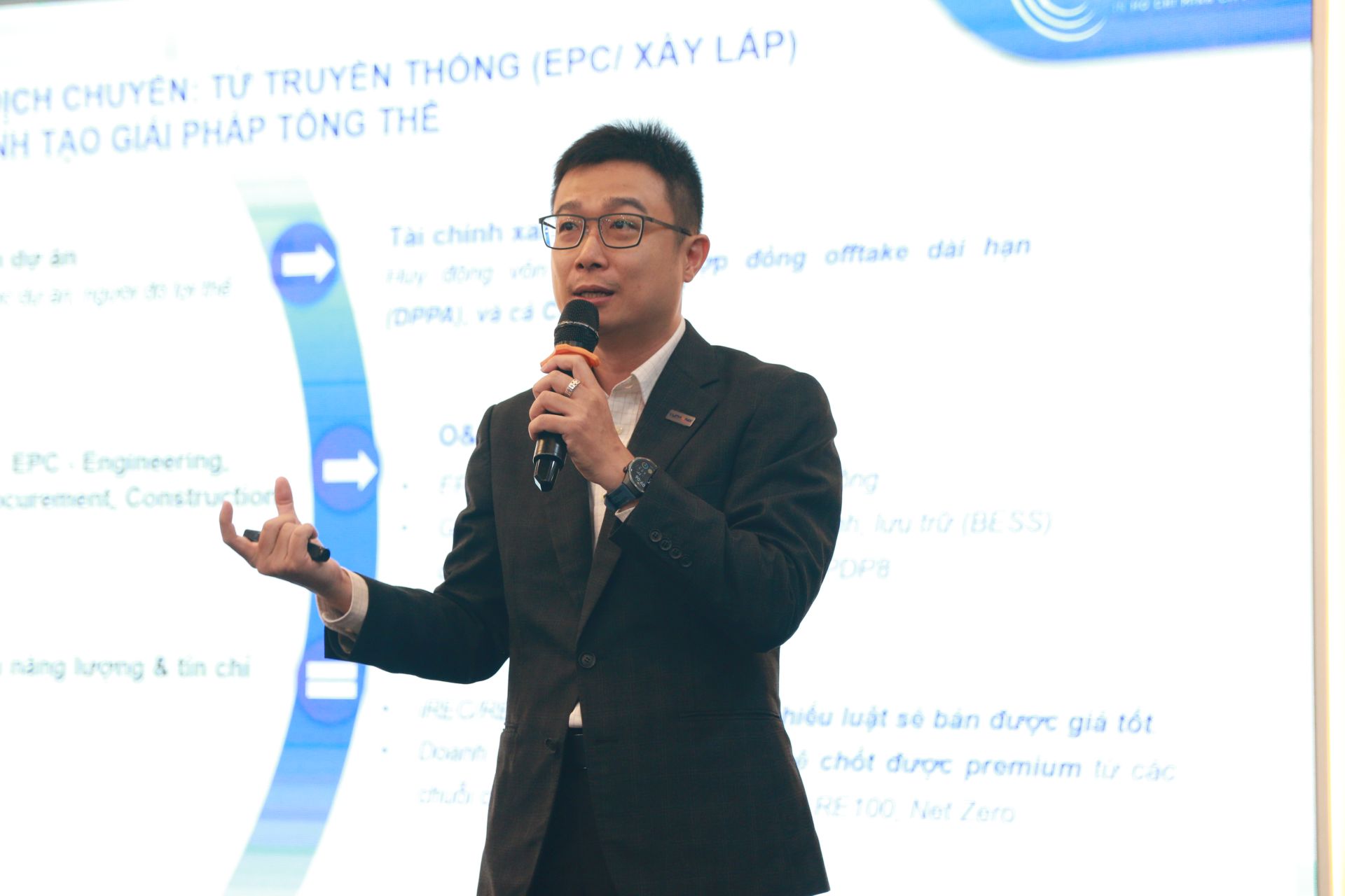 &Ocirc;ng Phạm Đăng An &ndash; Ph&oacute; Tổng Gi&aacute;m đốc Vũ Phong Energy Group, Gi&aacute;m đốc VP Carbon ph&aacute;t biểu tại buổi hội nghị