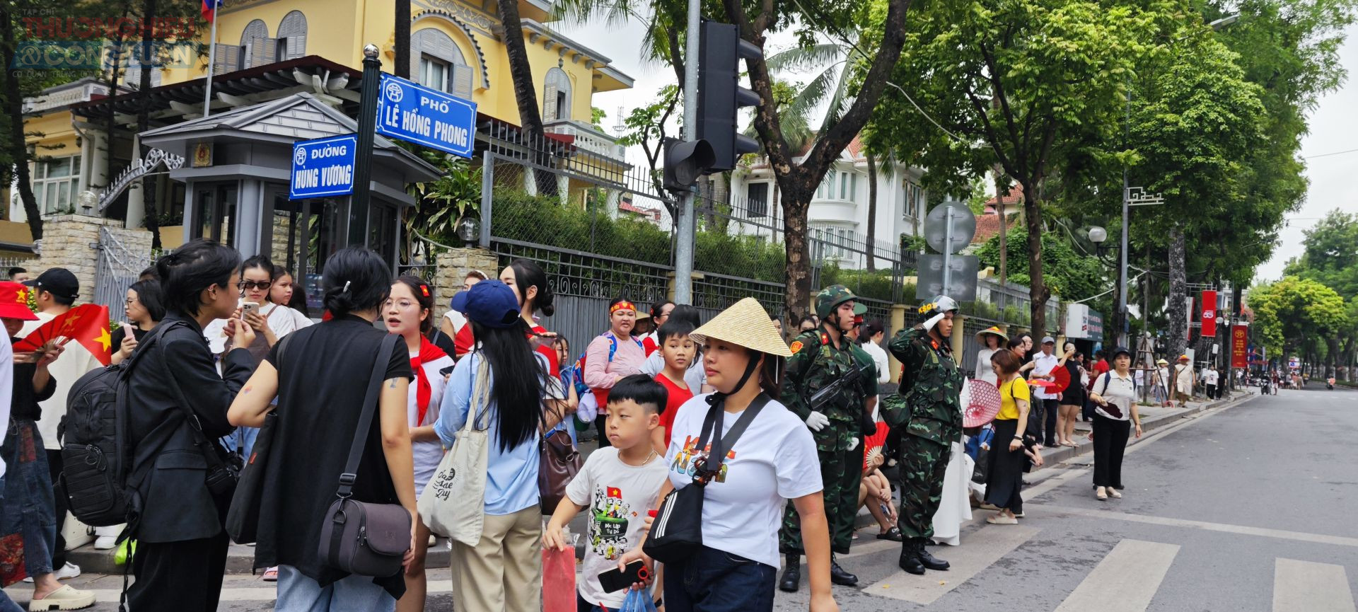 Lực lượng vũ trang nghiêm trang thực hiện nhiệm vụ đảm bảo an toàn, an ninh cho buổi hợp luyện.