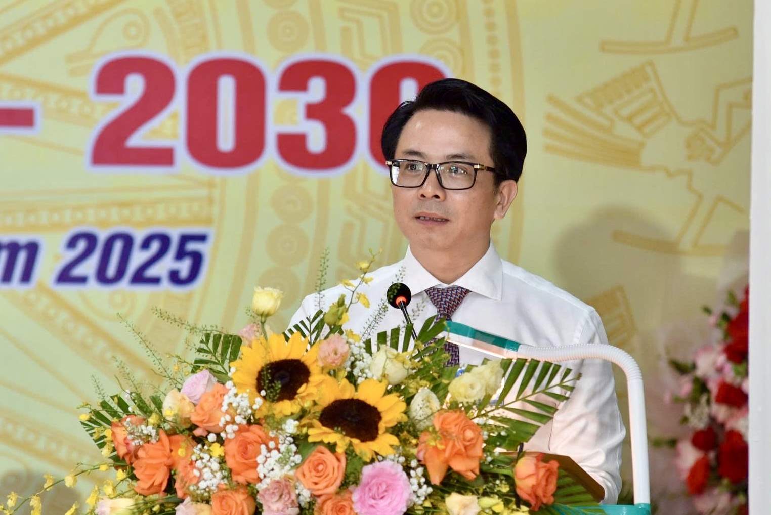 Đồng chí Lê Trí Vũ, Trưởng ban Ban Tổ chức Thành uỷ phát biểu. Đồng chí Lê Trí Vũ, Trưởng ban Ban Tổ chức Thành uỷ phát biểu.