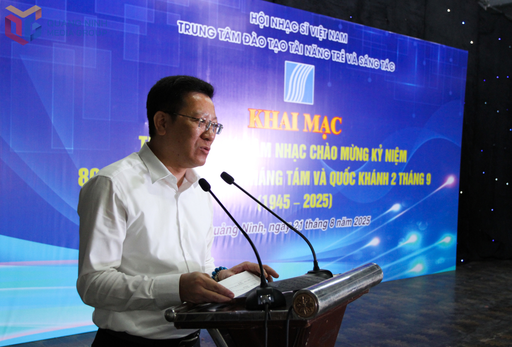 Ông Nguyễn Việt Dũng, Giám đốc Sở Văn hoá, Thể thao và Du lịch Quảng Ninh phát biểu chào mừng.