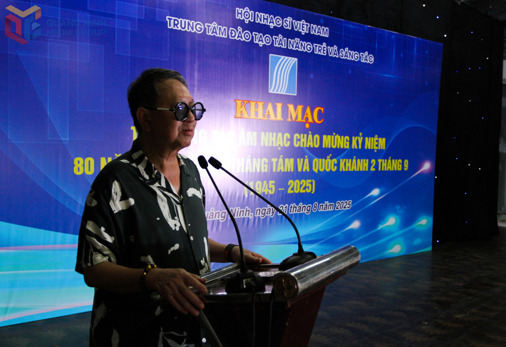 Nhạc sĩ Đức Trịnh, Chủ tịch Hội Nhạc sĩ Việt Nam, phát biểu khai mạc trại sáng tác.