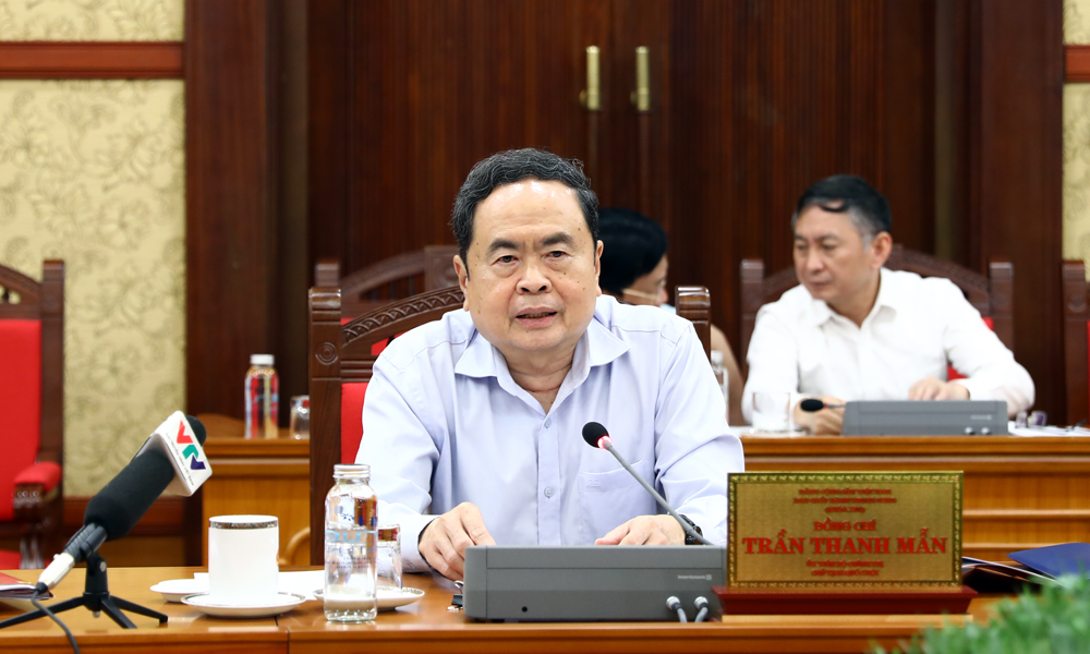Đồng chí Trần Thanh Mẫn, Ủy viên Bộ Chính trị, Chủ tịch Quốc hội phát biểu tại buổi làm việc.
