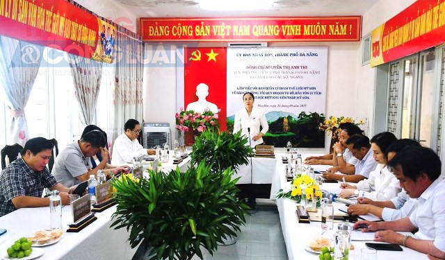 Phó Chủ tịch UBND thành phố Đà Nẵng Nguyễn Thị Anh Thi làm việc tại Khu đền tháp Mỹ Sơn.