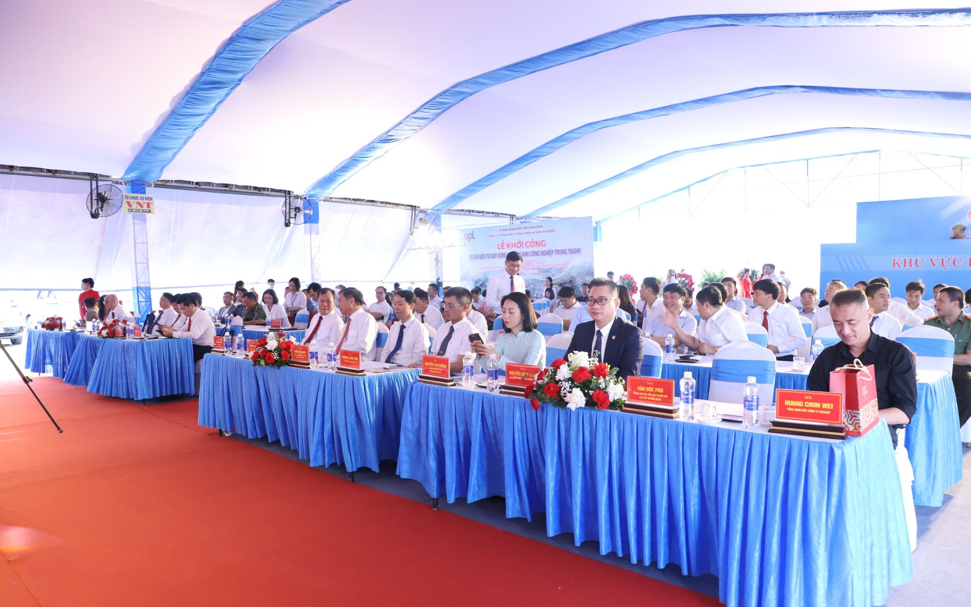 Các đại biểu tham dự sự kiện