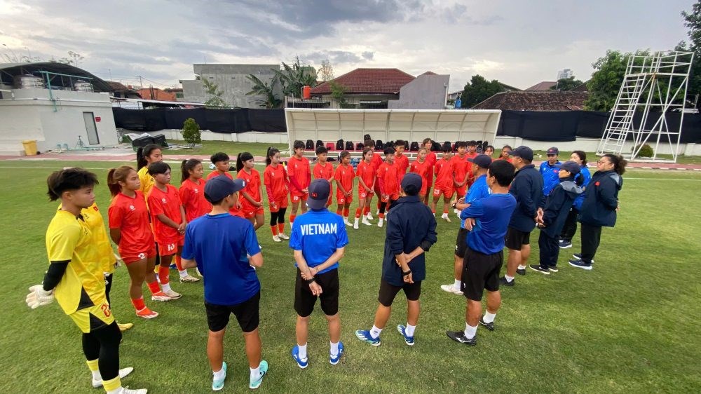 U16 nữ Việt Nam trên sân tập ngày 20/8, sẵn sàng cho 2 trận đấu tại bảng B.