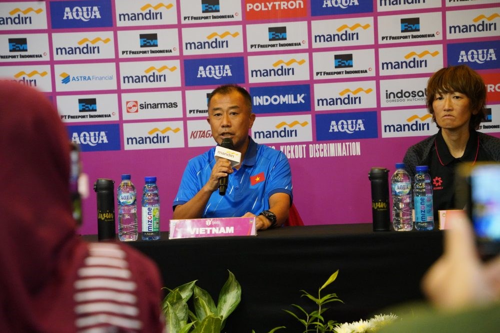 HLV Okiyama Masahiko muốn các học trò thể hiện hết khả năng trong từng trận