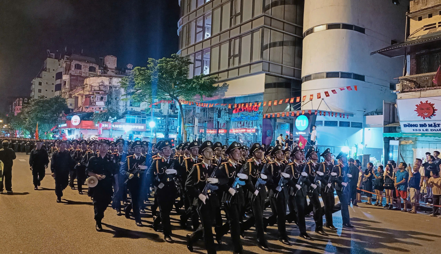 Khối sĩ quan An ninh nhân dân.