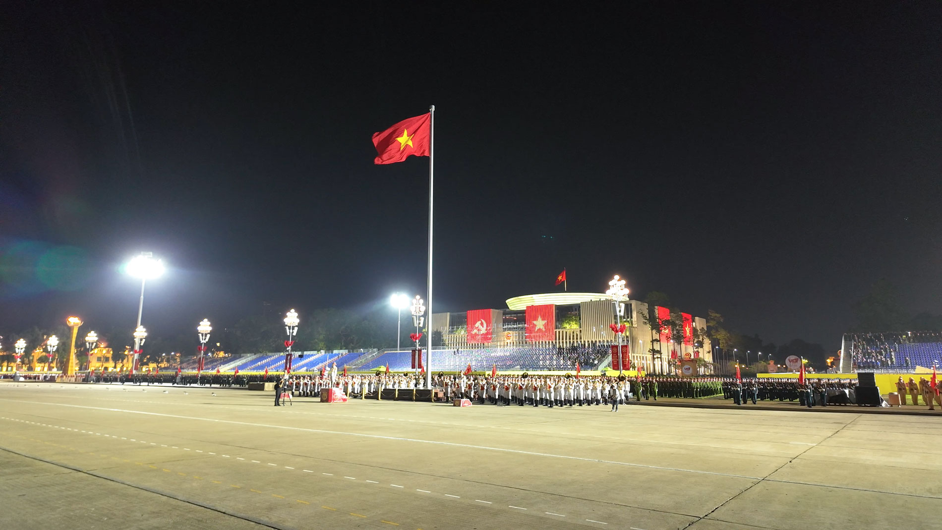 Trang nghiêm lễ chào cờ tại Quảng trường Ba Đình.