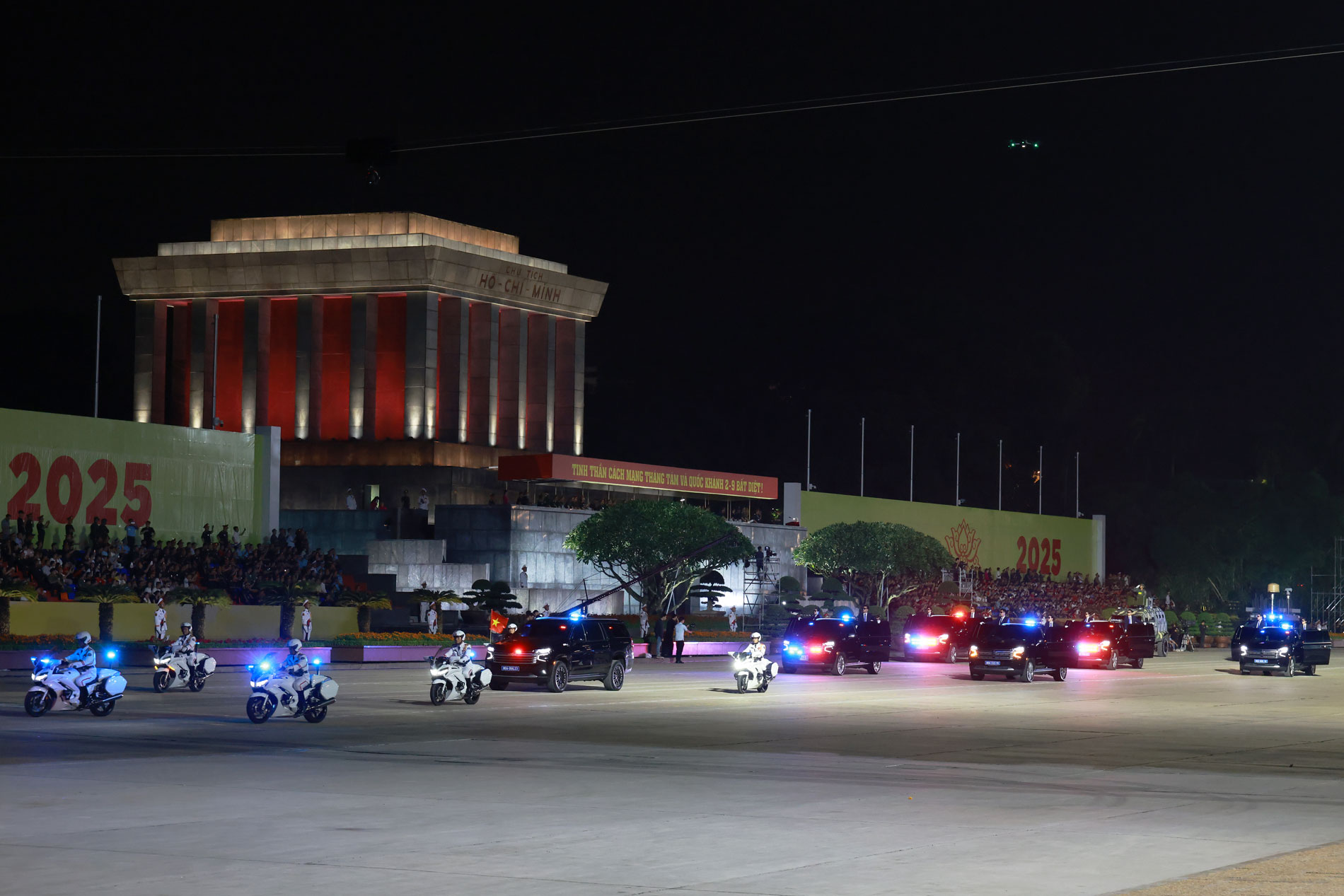 Khối khí tài, trang thiết bị của Công an nhân dân Việt Nam tiến qua lễ đài.