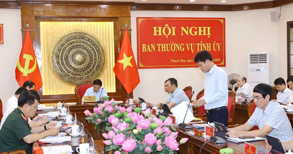 Trưởng Ban Tuyên giáo và Dân vận Tỉnh ủy, Tổ trưởng Tổ Biên tập Văn kiện Đào Xuân Yên trình bày báo cáo.