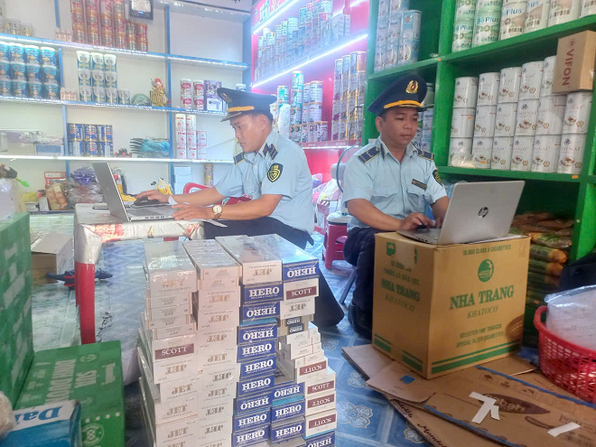 Lực lượng QLTT tỉnh Đồng Tháp kiểm tra cơ sở kinh doanh