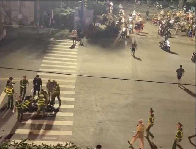 Công an Hà Nội thông tin về vụ việc hai thanh niên lao thẳng xe máy vào cảnh sát cơ động trong buổi hợp luyện