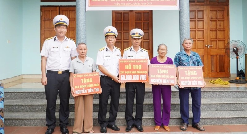 Lữ đoàn 125 (Vùng 2 Hải quân) tổ chức bàn giao nhà quân nhân có hoàn cảnh khó khăn
