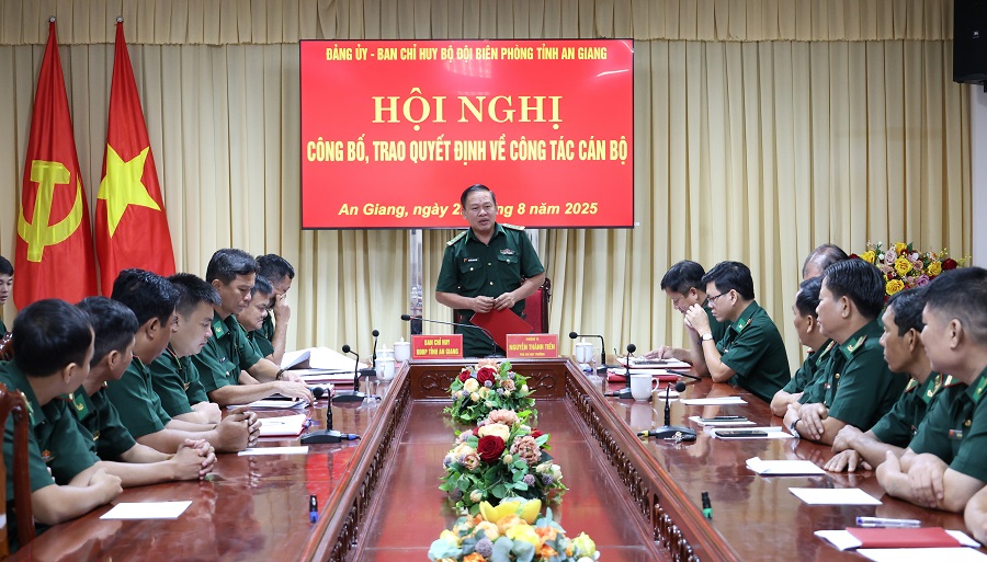 Thượng tá Nguyễn Thành Tiến, Phó Chỉ huy trưởng Ban Chỉ huy Bộ đội Biên phòng tỉnh phát biểu